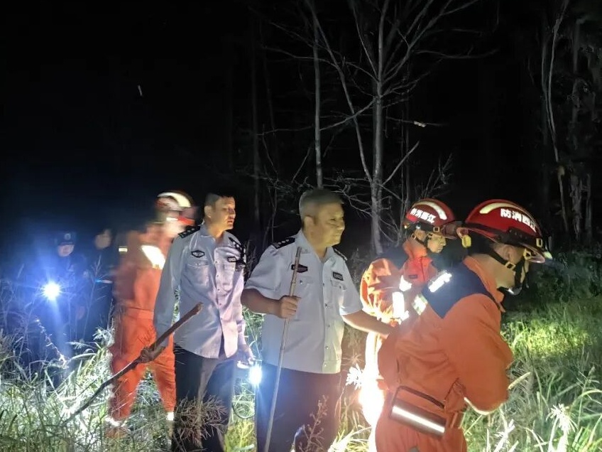 昼夜搜救16小时,80岁老人平安回家 昼夜搜救16小时,80岁老人平安回家