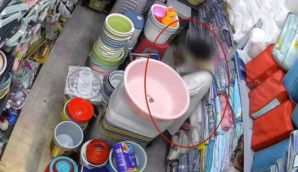 湖北一女子买菜顺手偷药酒，偷了104次 民警逐笔核对流水：价值8000余元，已刑拘