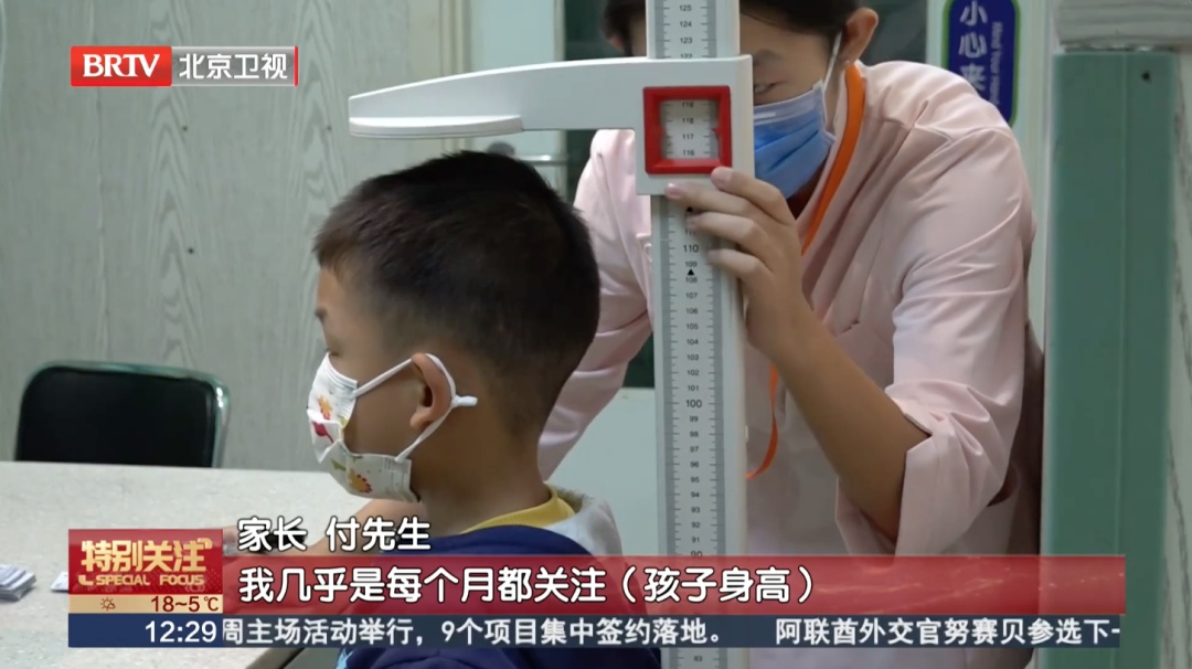 13岁男孩身高1米95，全网求长高食谱！妈妈：早餐有鸡蛋海参，专家提醒