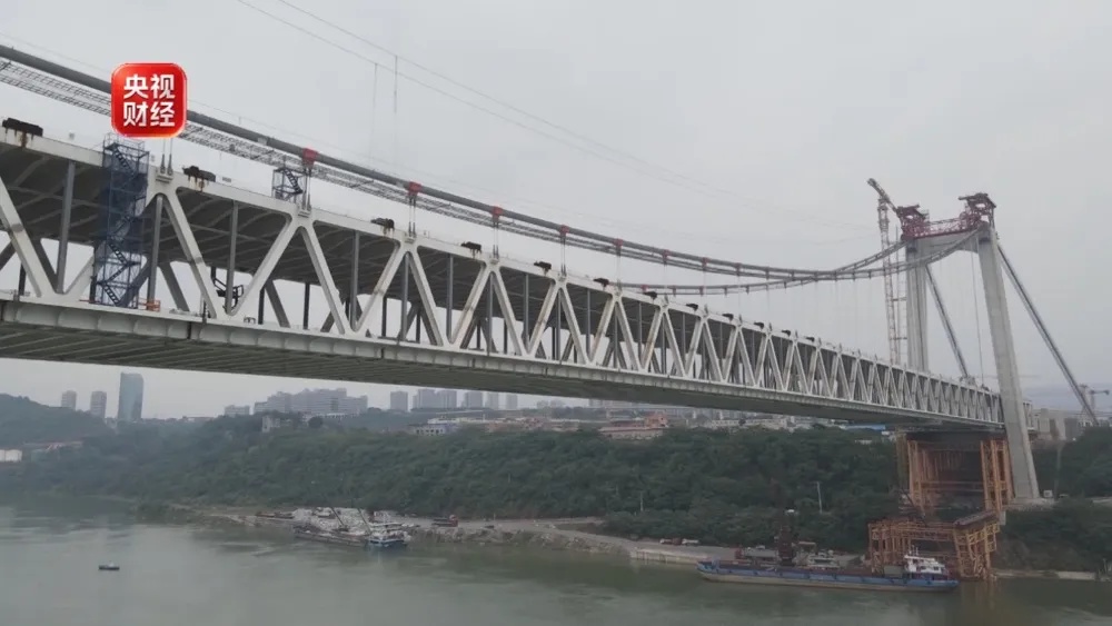 世界在建最大跨径公轨两用悬索桥黄桷沱长江大桥主桥合龙