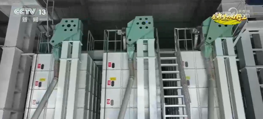 小型农机显身手为山区秋收按下“快进键” 智慧新农具助力全链条节粮减损