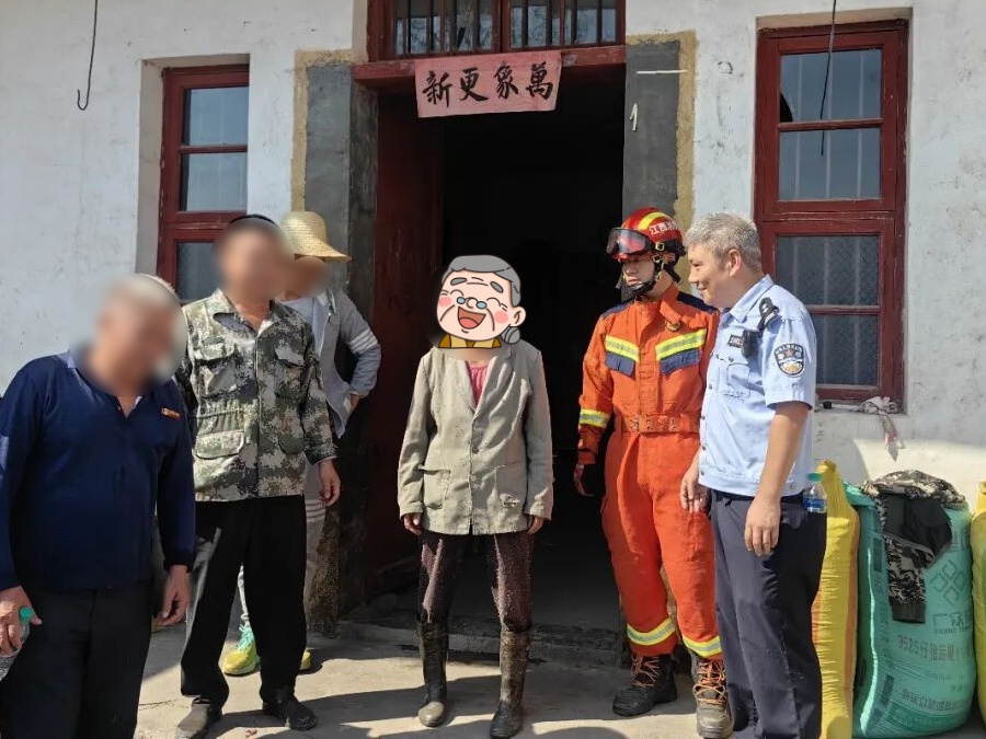昼夜搜救16小时,80岁老人平安回家 昼夜搜救16小时,80岁老人平安回家