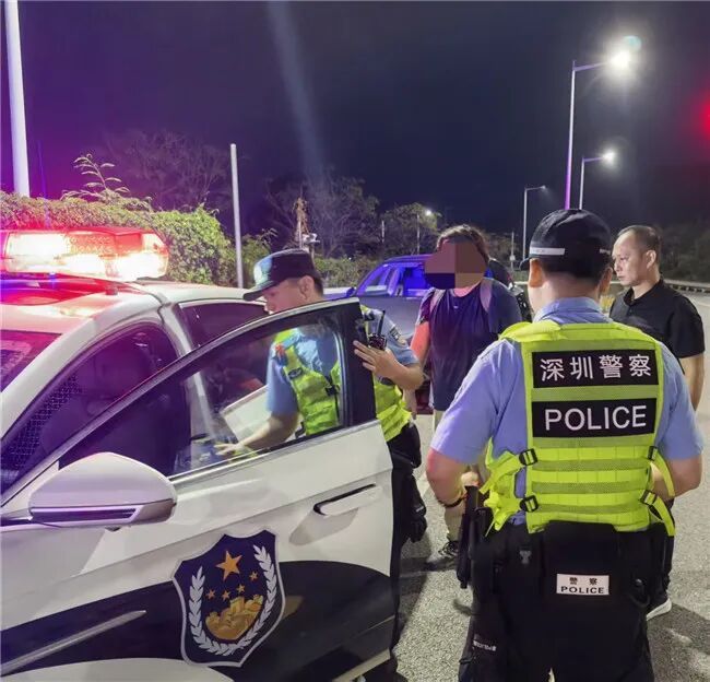 深夜，男子在海边徘徊，有轻生倾向……夜巡人员暖心劝导助其安全离开