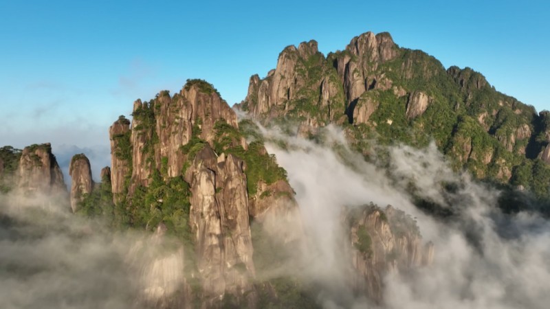 云涌三清山 秋景入画来
