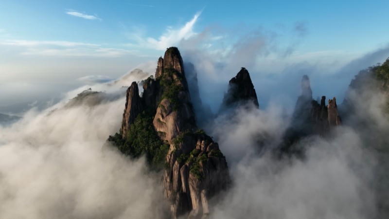 云涌三清山 秋景入画来