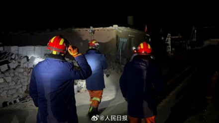 多方救援力量赶往震中 多方救援力量赶往震中