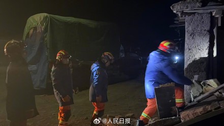 多方救援力量赶往震中 多方救援力量赶往震中