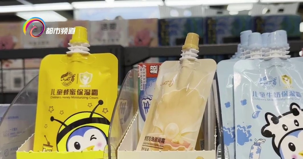 洁厕剂像果汁、香皂像甜点,当日化品穿上“食品外衣”,误食隐患谁来担责? 洁厕剂像果汁、香皂像甜点,当日化品穿上“食品外衣”,误食隐患谁来担责?