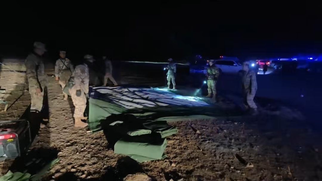 西部战区官兵连夜救援，空军1架无人机飞赴震区勘察；西藏军区、武警西藏总队出动300余名官兵、20余台车辆，采取摩托化机动方式赶赴灾区
