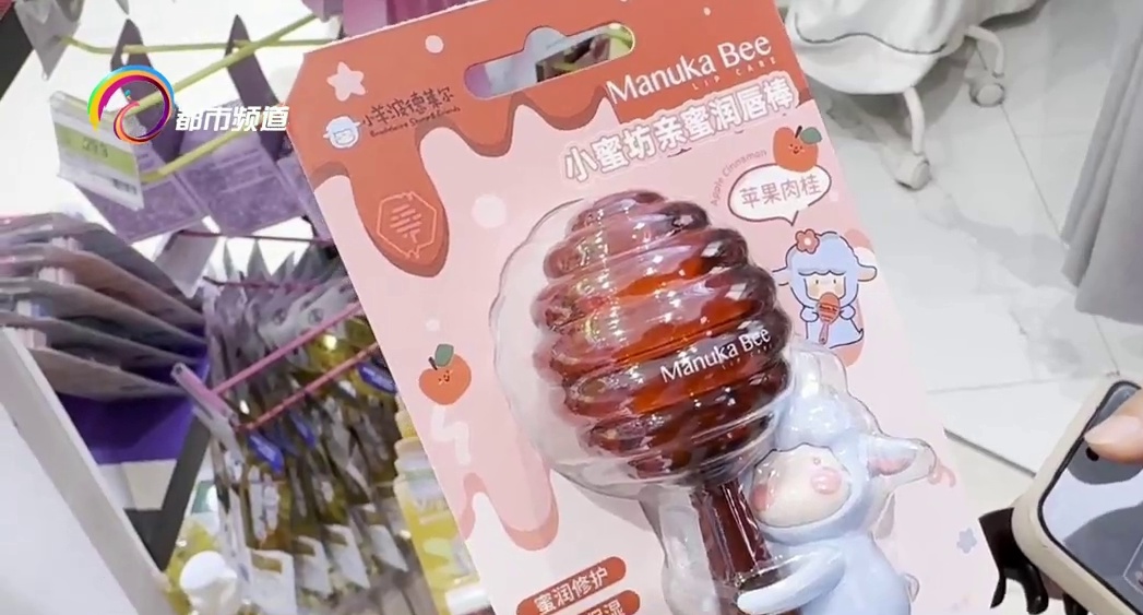 洁厕剂像果汁、香皂像甜点,当日化品穿上“食品外衣”,误食隐患谁来担责? 洁厕剂像果汁、香皂像甜点,当日化品穿上“食品外衣”,误食隐患谁来担责?