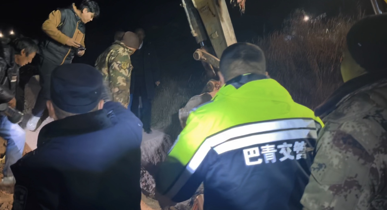 西藏巴青发生7.0级地震 300余名公安警力紧急赶赴一线抢险救援 西藏巴青发生7.0级地震 300余名公安警力紧急赶赴一线抢险救援