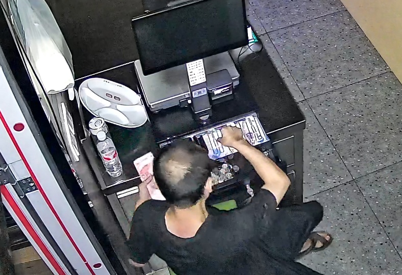 现金被盗一空,却未发现撬痕?警方迅速破案 现金被盗一空,却未发现撬痕?警方迅速破案