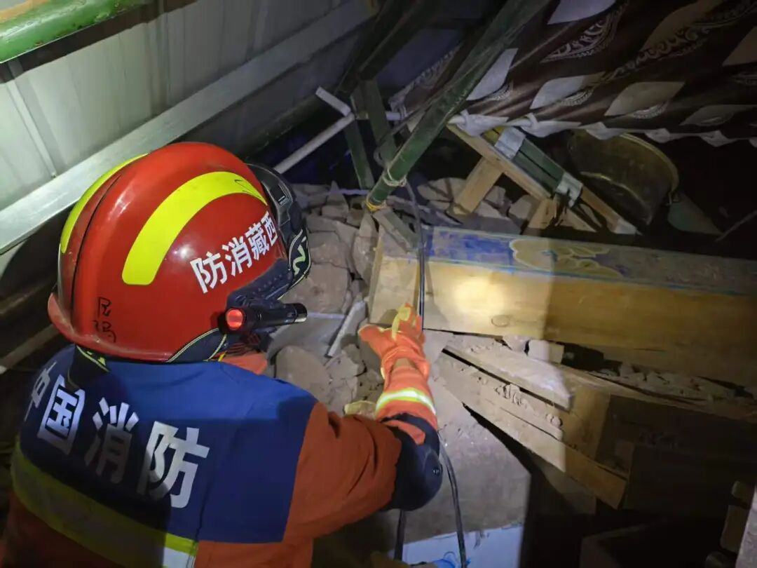 西藏那曲巴青震后首夜:医疗专家连夜驰援,救灾物资陆续运抵 西藏那曲巴青震后首夜:医疗专家连夜驰援,救灾物资陆续运抵