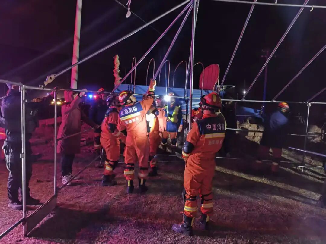 西藏那曲巴青震后首夜:医疗专家连夜驰援,救灾物资陆续运抵 西藏那曲巴青震后首夜:医疗专家连夜驰援,救灾物资陆续运抵