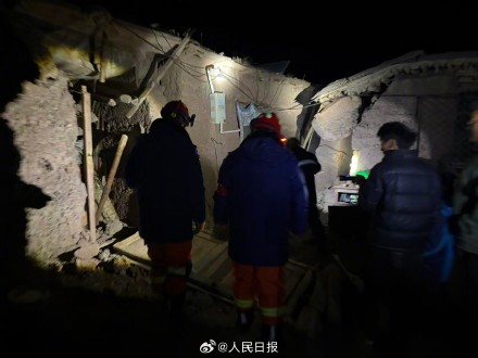多方救援力量赶往震中 多方救援力量赶往震中