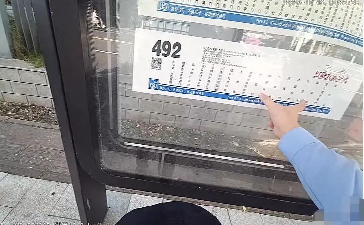 杭州老哥俩相约看戏，一个85岁，一个84岁，在活了一辈子的地方坐公交迷了路......