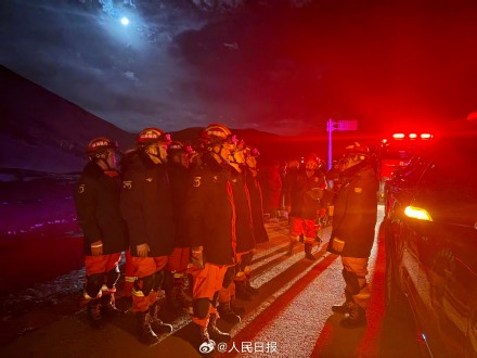 多方救援力量赶往震中 多方救援力量赶往震中