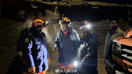 多方救援力量赶往震中 多方救援力量赶往震中