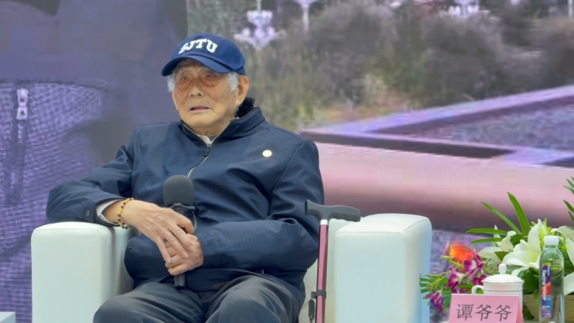 全网牵挂的谭爷爷回到江苏无锡了，“拉萨非常美，心情真的好，玩得很痛快”
