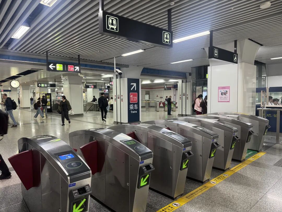 地铁站看书5小时被扣15元冲上热搜！杭州人注意，你的地铁票也限时