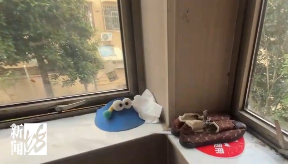 90岁老人被赶出家门外近1年,吃喝拉撒全在楼道!多方介入处置 90岁老人被赶出家门外近1年,吃喝拉撒全在楼道!多方介入处置