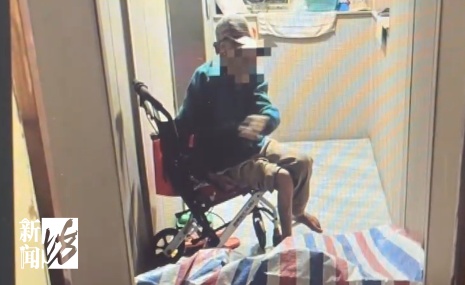 90岁老人被赶出家门外近1年,吃喝拉撒全在楼道!多方介入处置 90岁老人被赶出家门外近1年,吃喝拉撒全在楼道!多方介入处置