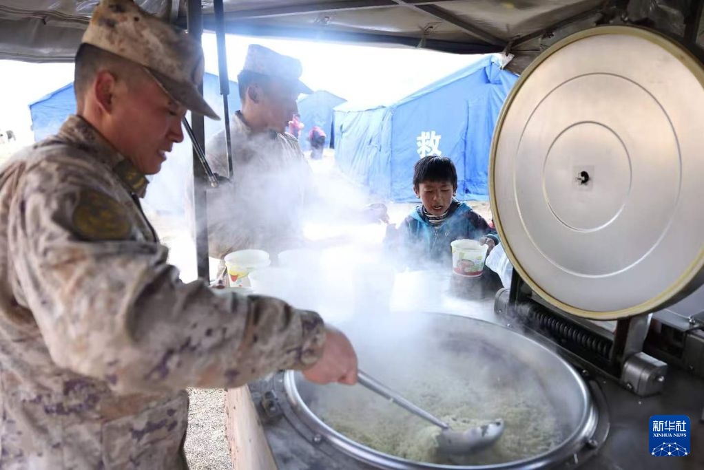 人民子弟兵投入西藏那曲市巴青县抗震救灾