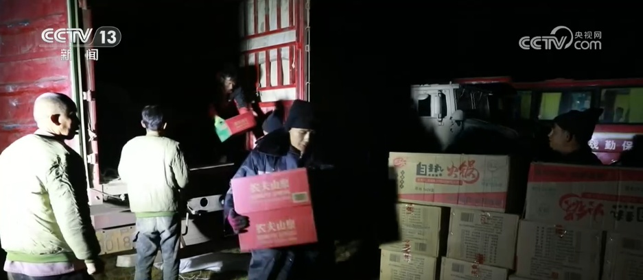 探访西藏那曲震后安置一线 “临时家园”灯火不熄暖人心 探访西藏那曲震后安置一线 “临时家园”灯火不熄暖人心