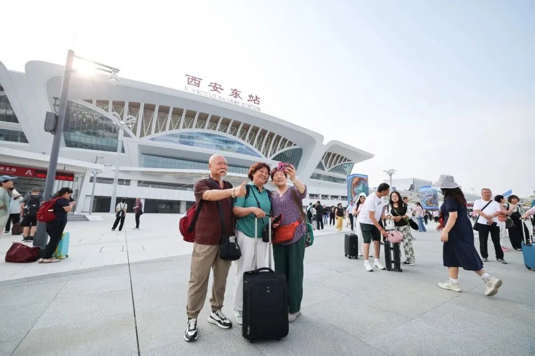 网友:最懂西安东站设计师的人来了,仿佛在星际穿越 网友:最懂西安东站设计师的人来了,仿佛在星际穿越