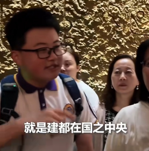 河南博物院14岁讲解员火了:全程脱稿讲文物,知识储备让成年人自愧不如 河南博物院14岁讲解员火了:全程脱稿讲文物,知识储备让成年人自愧不如