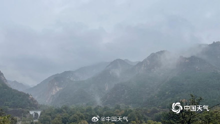 北京居庸关在雨雾中如水墨画卷 北京居庸关在雨雾中如水墨画卷