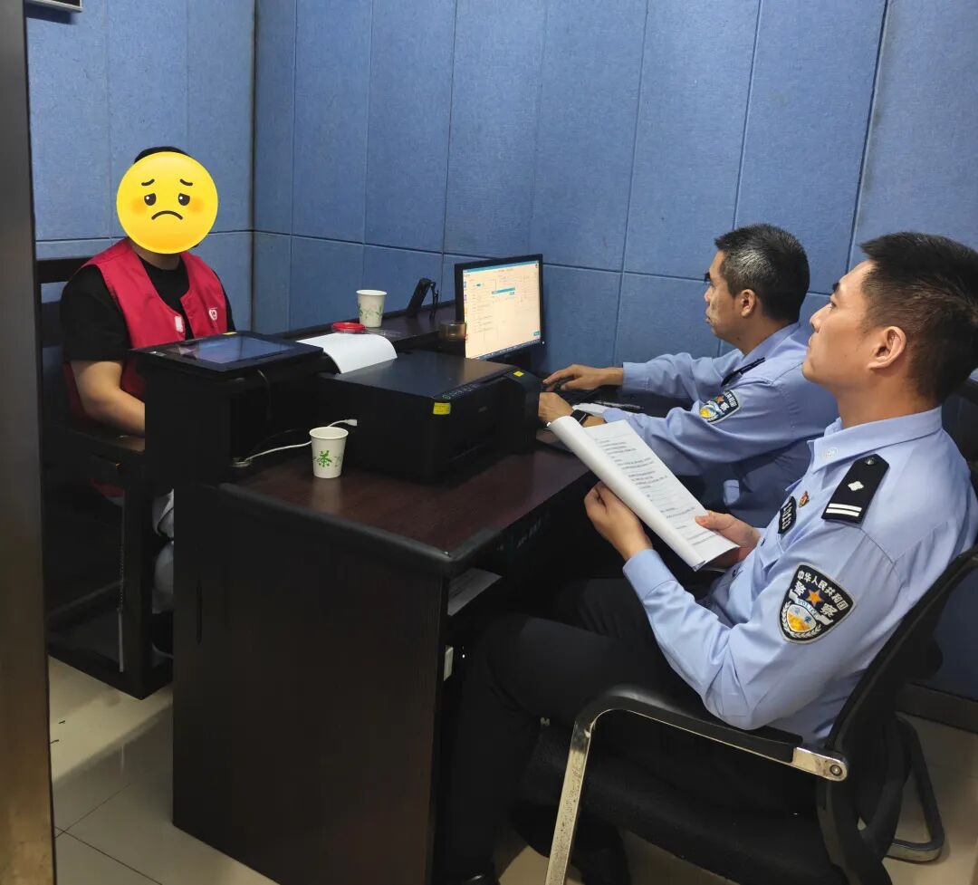 杭州一男子花300元买假证想蒙混?被一眼识破 杭州一男子花300元买假证想蒙混?被一眼识破