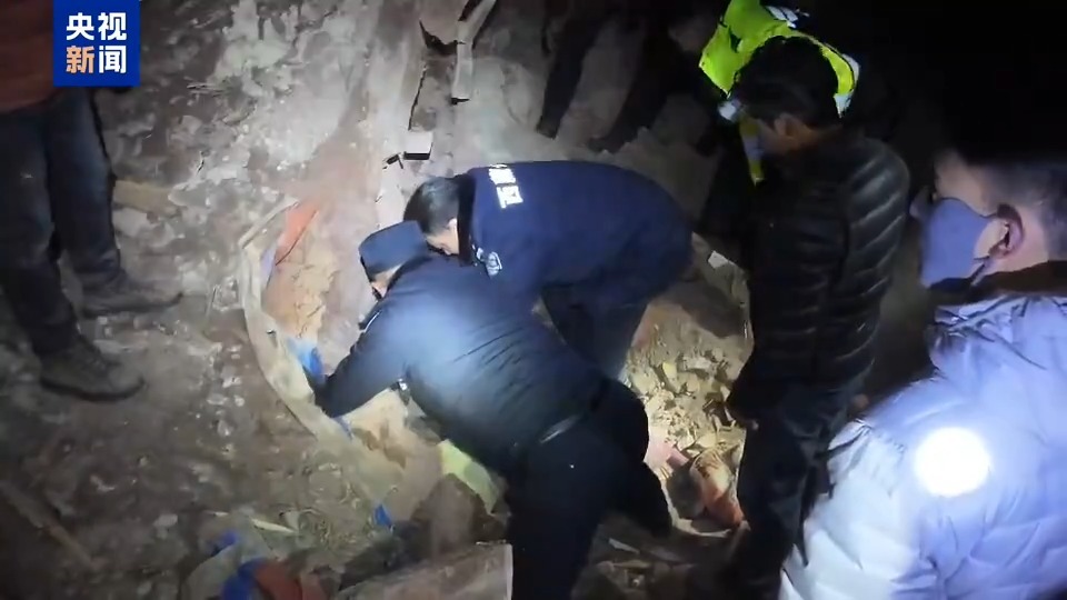 “心里只有一个念头,就是赶紧把受困群众救出来!” “心里只有一个念头,就是赶紧把受困群众救出来!”