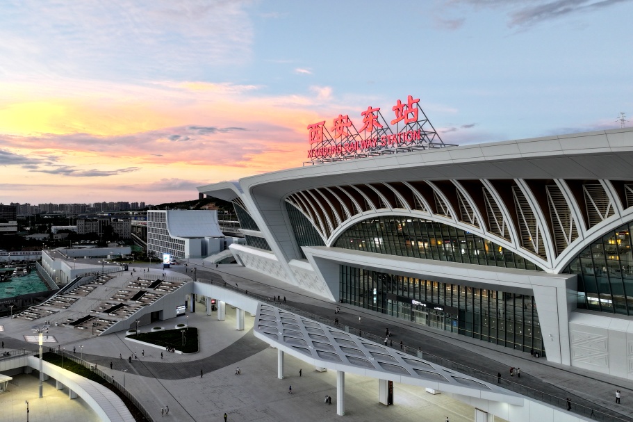 网友:最懂西安东站设计师的人来了,仿佛在星际穿越 网友:最懂西安东站设计师的人来了,仿佛在星际穿越