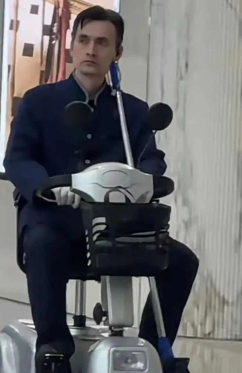 55岁保洁大叔撞脸多位明星!网友:像胡歌也像高伟光,还神似严屹宽…本人回应 55岁保洁大叔撞脸多位明星!网友:像胡歌也像高伟光,还神似严屹宽…本人回应