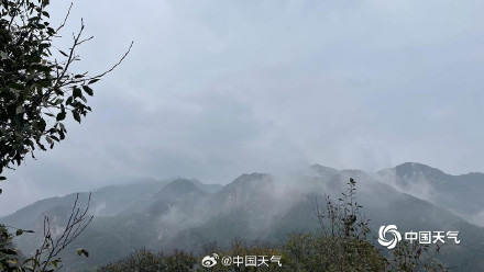 北京居庸关在雨雾中如水墨画卷 北京居庸关在雨雾中如水墨画卷