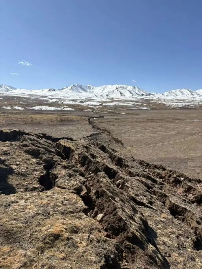 中国地震局:追踪调查首次发现西藏巴青7.0级地震地表破裂带 中国地震局:追踪调查首次发现西藏巴青7.0级地震地表破裂带