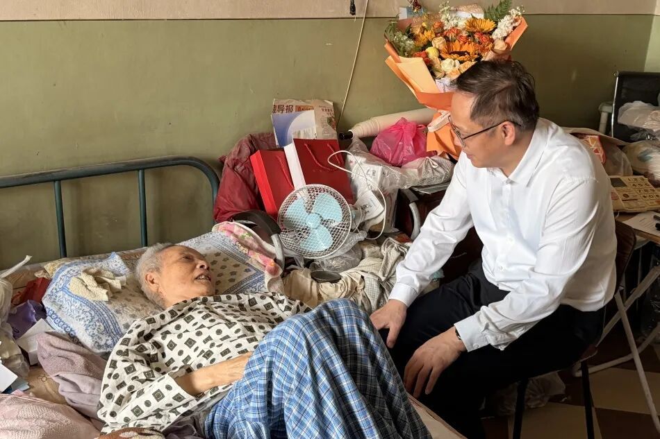 芜湖91岁老人谷先觉，捐赠1440克黄金