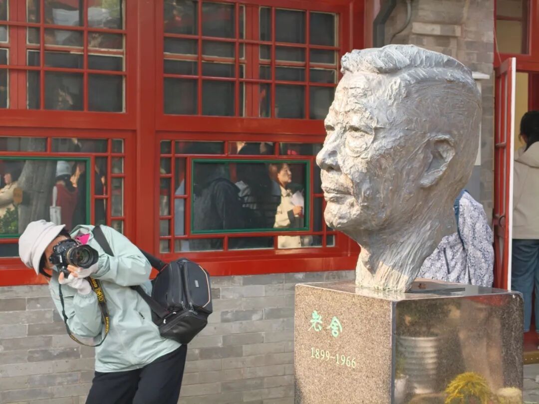 从4万到17万,十年参观人数涨3倍多,被“挤爆”的老舍故居有何魅力? 从4万到17万,十年参观人数涨3倍多,被“挤爆”的老舍故居有何魅力?