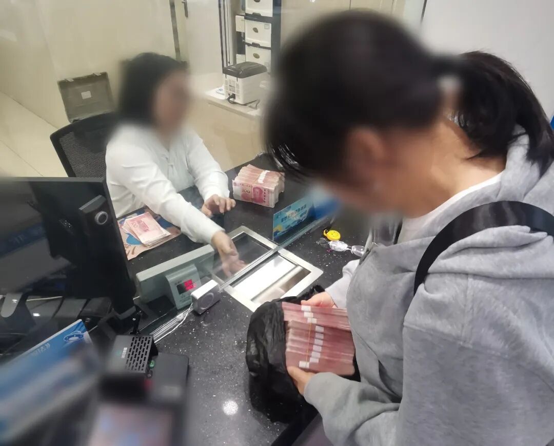 妈妈给儿子准备40万元“结婚钱” 女儿：弟弟还在读大学啊，她立马报警……