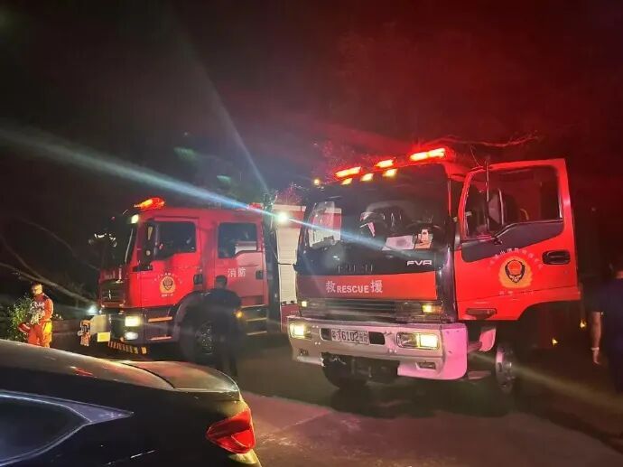 广东5名大人带5个孩子擅闯野山,全部迷路被困山里!82人连夜搜救,凌晨全部救出 广东5名大人带5个孩子擅闯野山,全部迷路被困山里!82人连夜搜救,凌晨全部救出