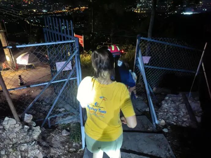 广东5名大人带5个孩子擅闯野山,全部迷路被困山里!82人连夜搜救,凌晨全部救出 广东5名大人带5个孩子擅闯野山,全部迷路被困山里!82人连夜搜救,凌晨全部救出