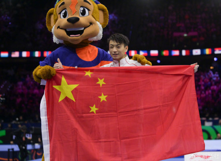 邹敬园成就世锦赛双杠五冠王 邹敬园成就世锦赛双杠五冠王