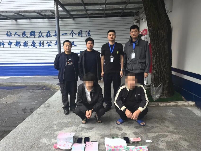 5万现金交给上门“取钱人”？走廊擦肩，民警一眼认出！