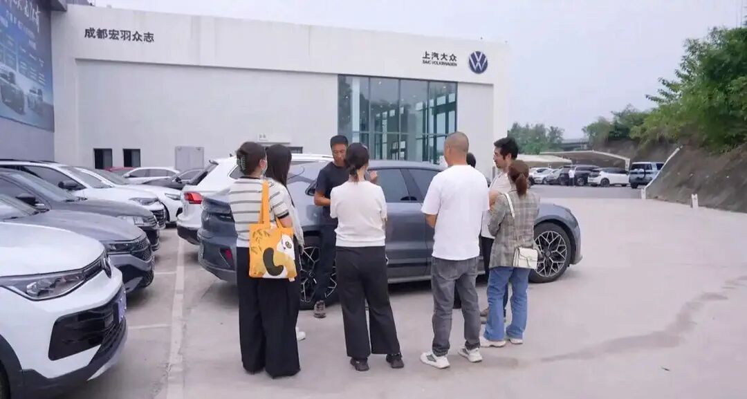 成都一4S店销售伪造收款码、发票,私收十余名车主上百万元购车款,警方已立案调查 成都一4S店销售伪造收款码、发票,私收十余名车主上百万元购车款,警方已立案调查
