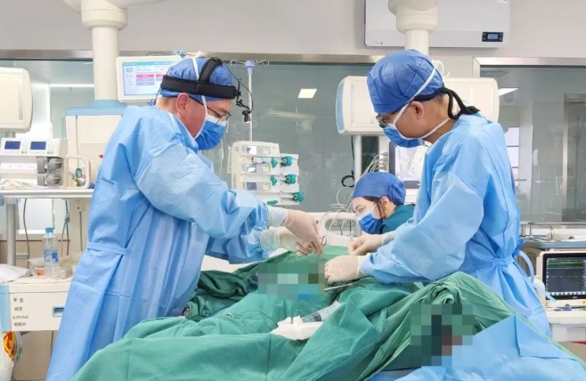 以为是小感冒，结果确诊心肌炎，13岁孩子命悬一线；医生提醒：出现这些症状马上就医