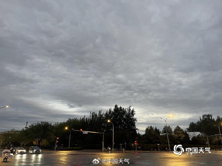 北京雨后冷意加深路面湿滑 北京雨后冷意加深路面湿滑