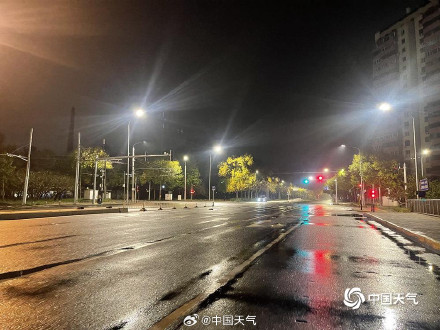 北京雨后冷意加深路面湿滑 北京雨后冷意加深路面湿滑