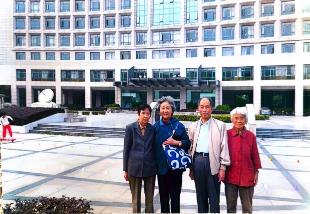 芜湖91岁老人谷先觉，捐赠1440克黄金