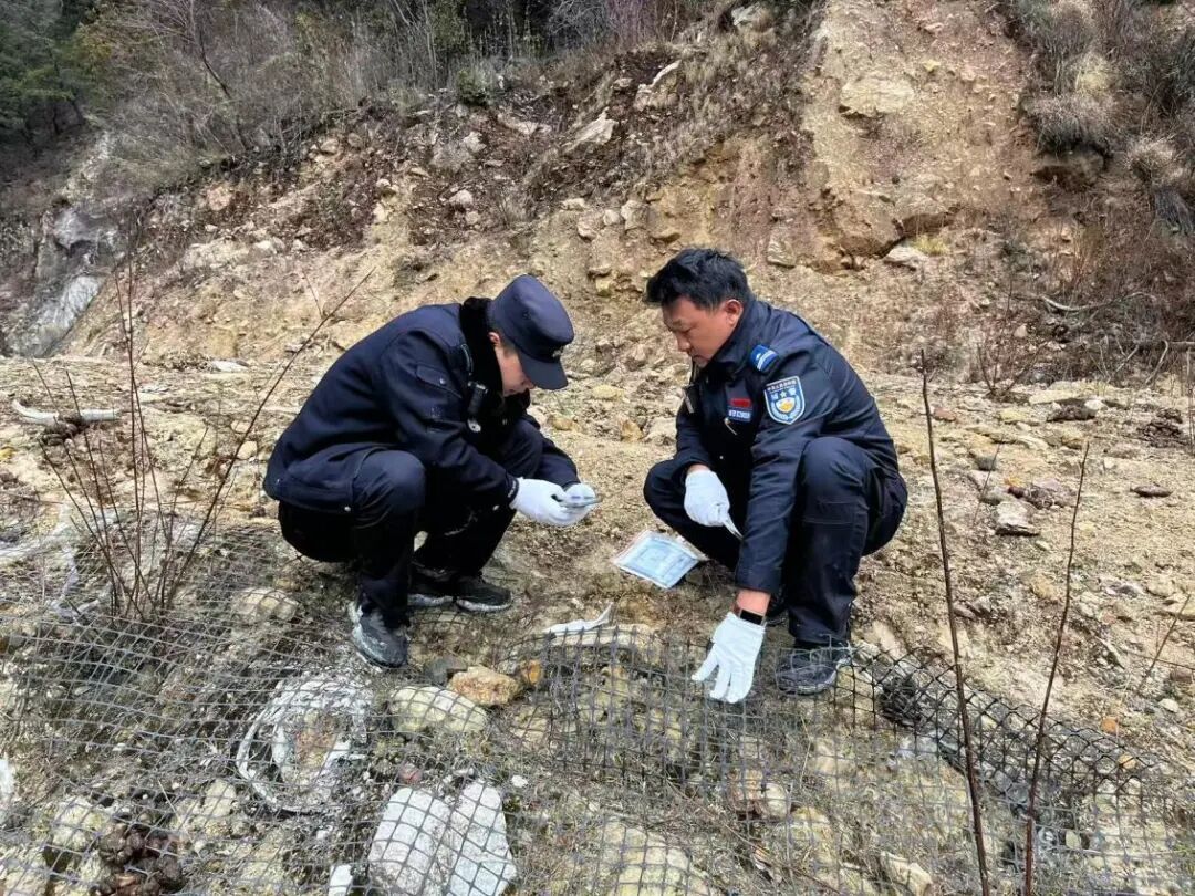 4名男子盗窃电缆超2万米，分装藏匿于20多个麻布口袋，被抓获